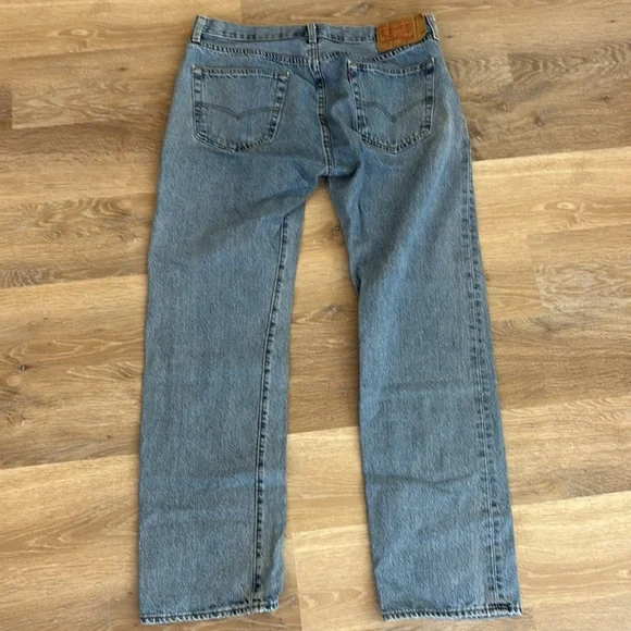 Levis 501 Jeans Mens 36x32 Blue Denim 100% Cotton Button Fly Straight - Picture 6 of 13